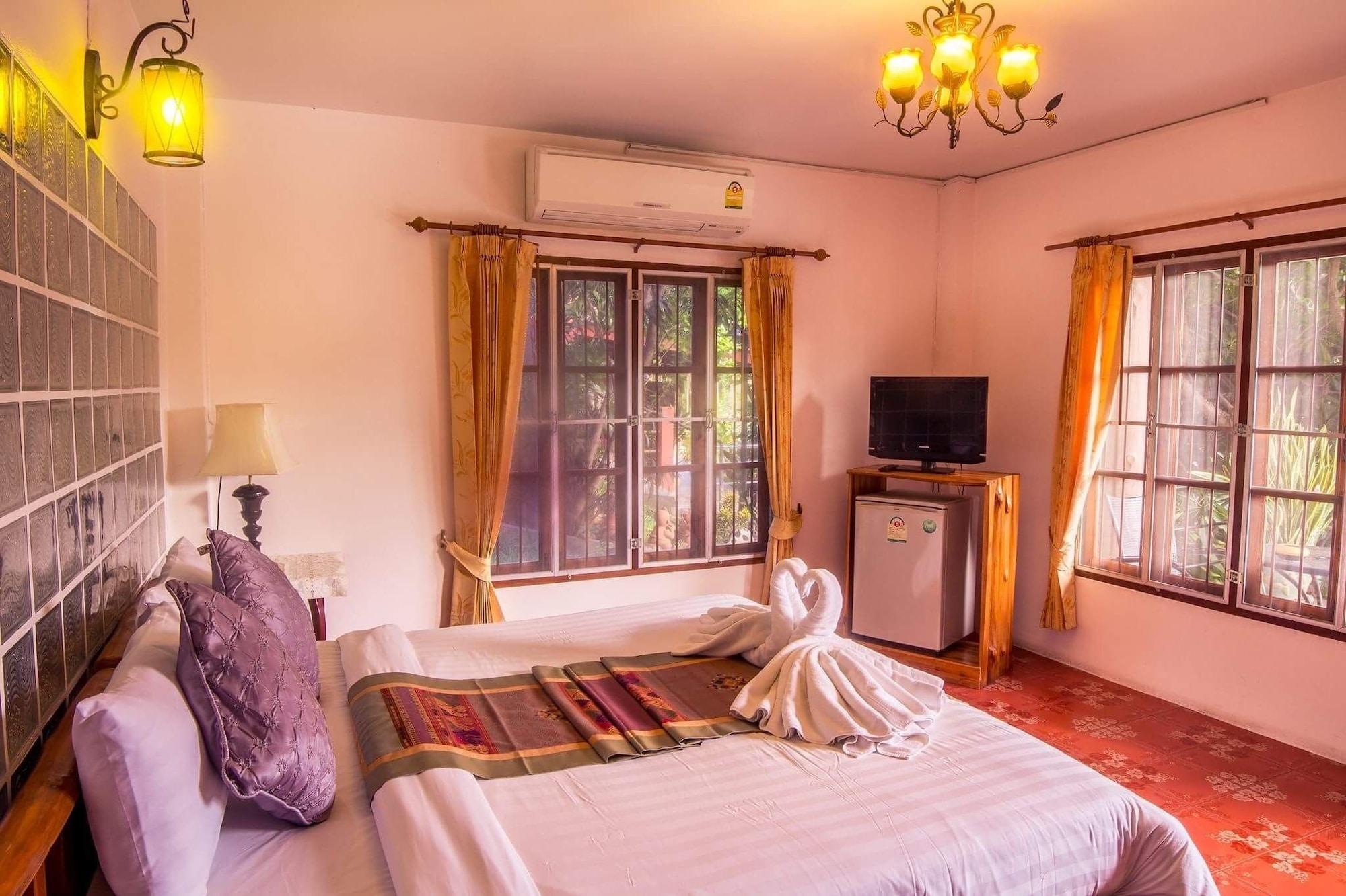 Pongphen Guesthouse - Sha Plus Certified Kanchanaburi City Exteriör bild