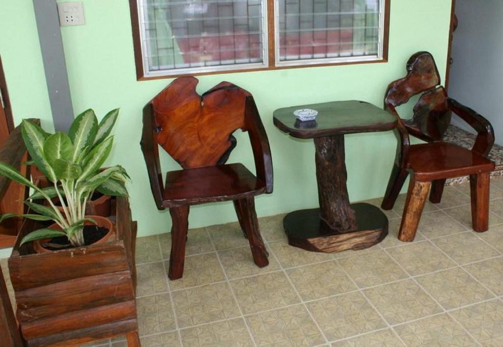 Pongphen Guesthouse - Sha Plus Certified Kanchanaburi City Rum bild