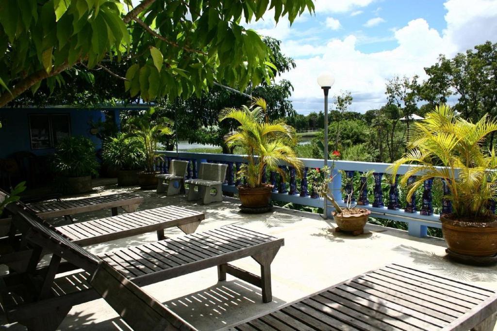 Pongphen Guesthouse - Sha Plus Certified Kanchanaburi City Exteriör bild