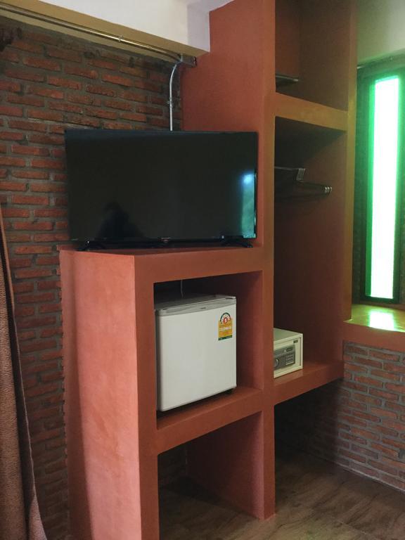 Pongphen Guesthouse - Sha Plus Certified Kanchanaburi City Exteriör bild