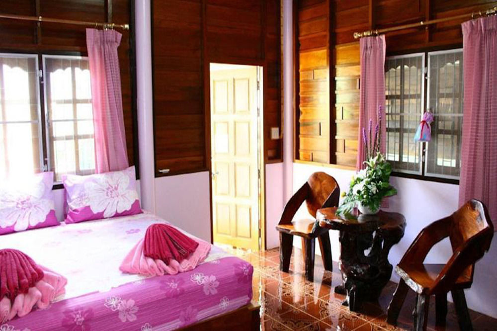 Pongphen Guesthouse - Sha Plus Certified Kanchanaburi City Exteriör bild