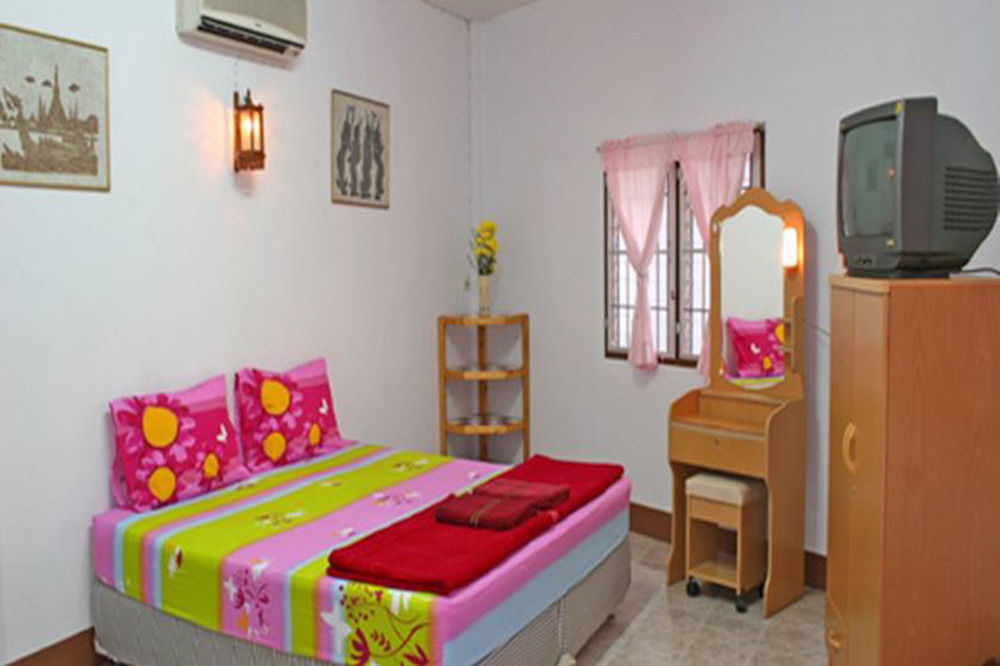 Pongphen Guesthouse - Sha Plus Certified Kanchanaburi City Exteriör bild