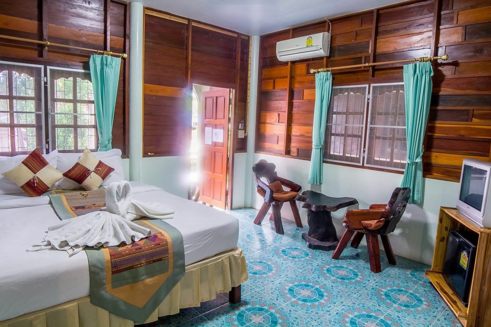 Pongphen Guesthouse - Sha Plus Certified Kanchanaburi City Exteriör bild