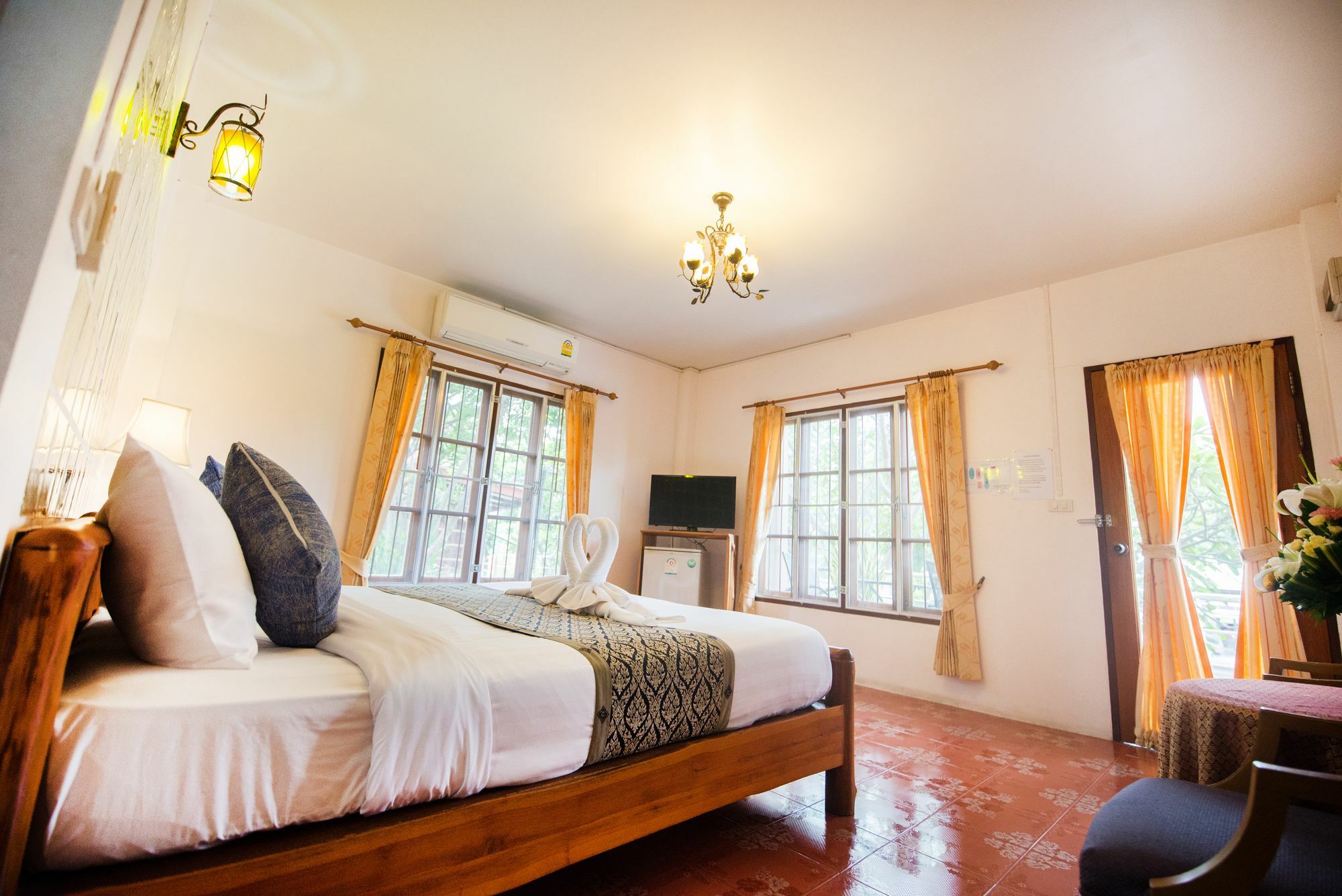 Pongphen Guesthouse - Sha Plus Certified Kanchanaburi City Exteriör bild