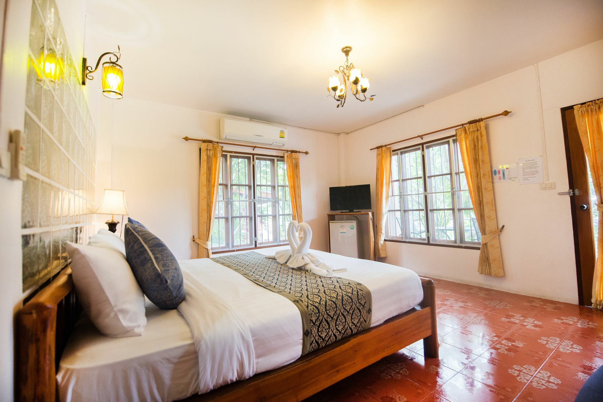 Pongphen Guesthouse - Sha Plus Certified Kanchanaburi City Exteriör bild