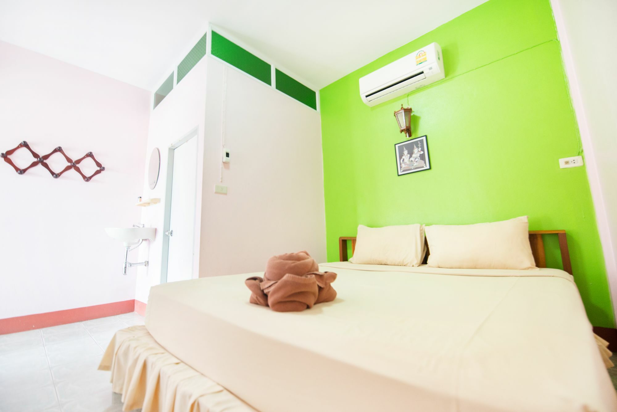 Pongphen Guesthouse - Sha Plus Certified Kanchanaburi City Exteriör bild