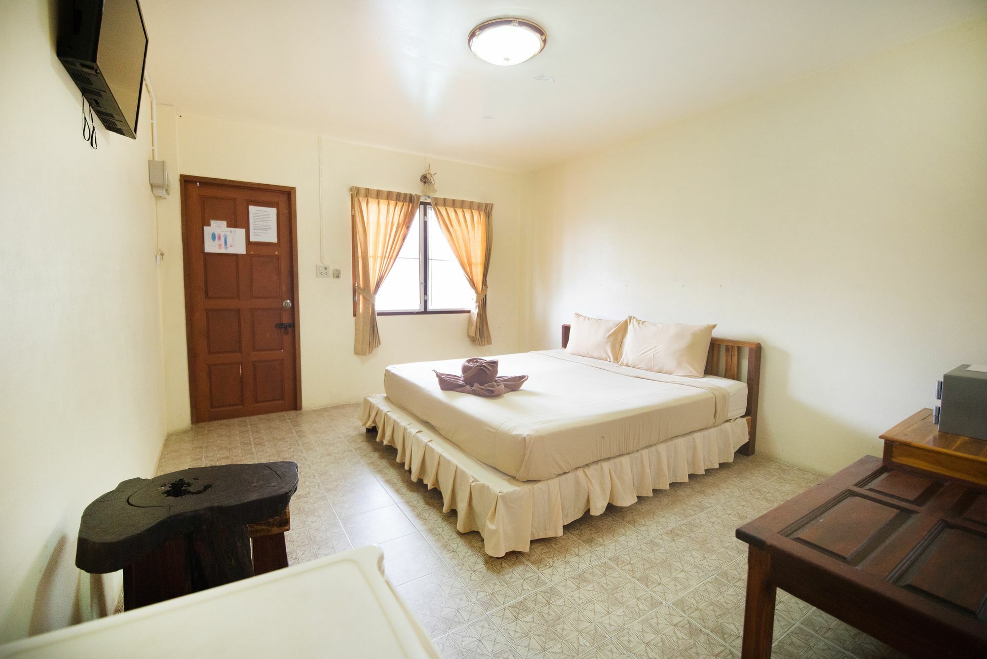 Pongphen Guesthouse - Sha Plus Certified Kanchanaburi City Exteriör bild