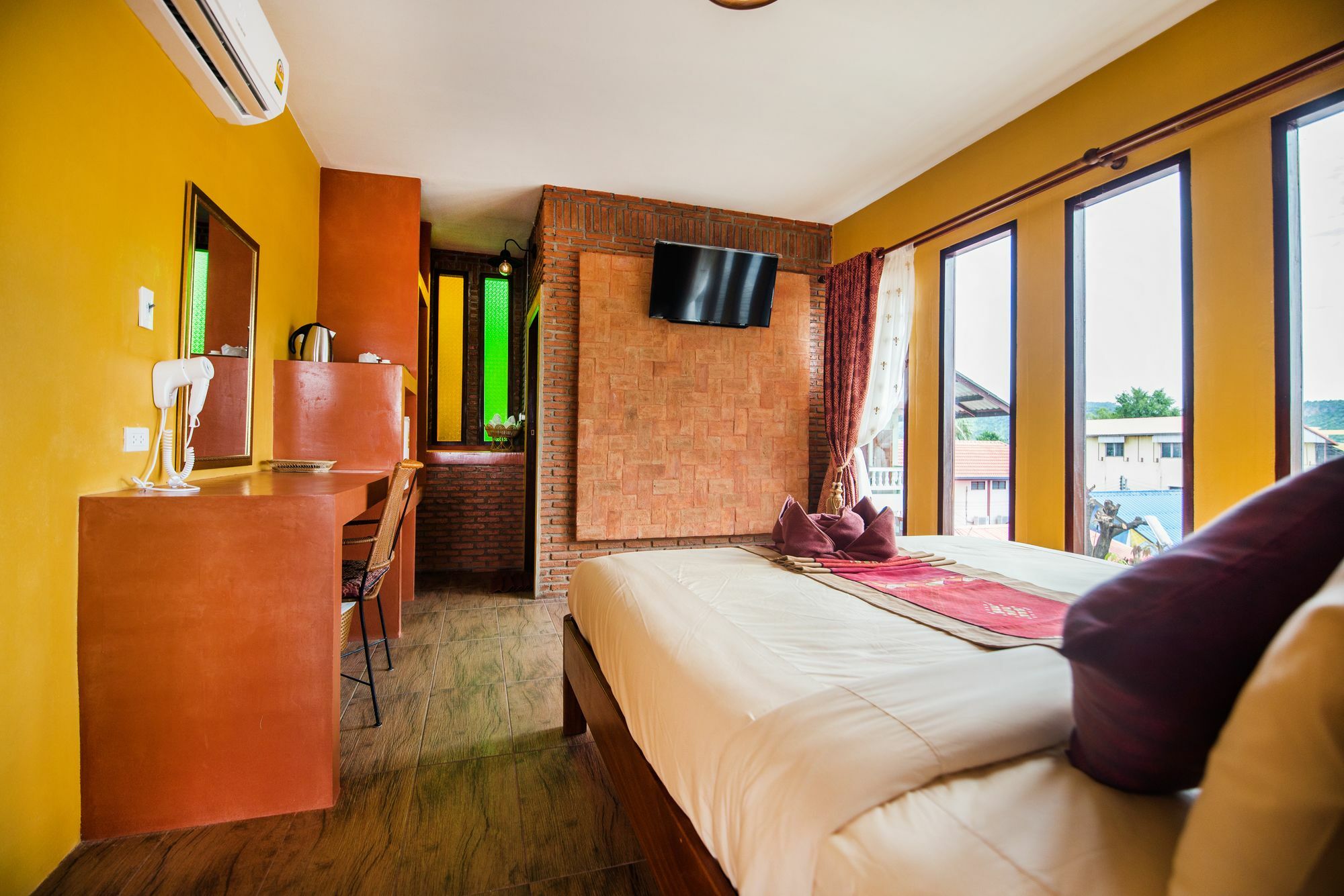 Pongphen Guesthouse - Sha Plus Certified Kanchanaburi City Exteriör bild