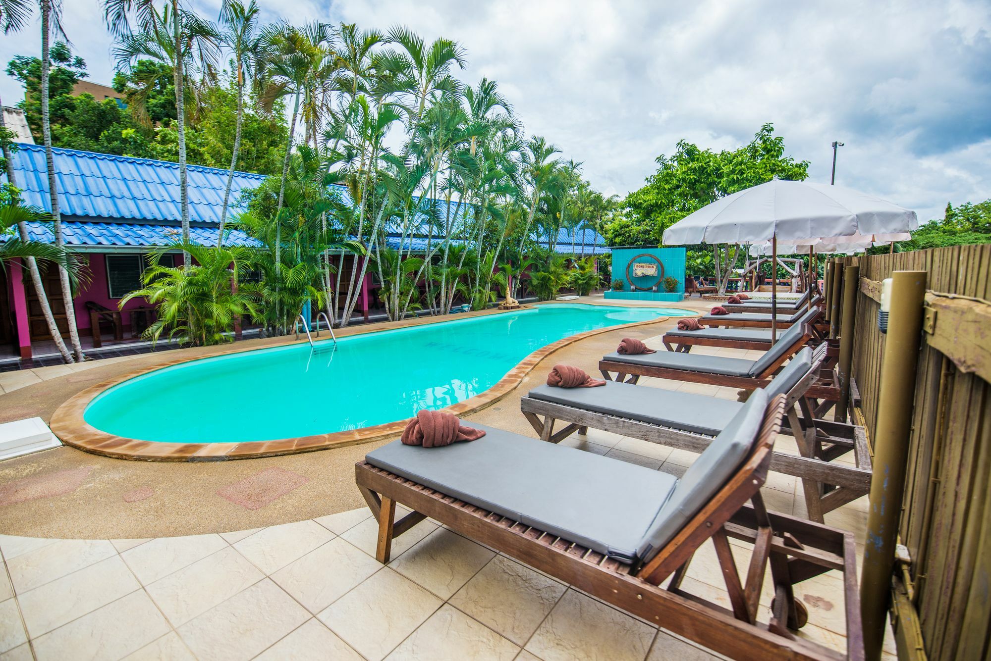 Pongphen Guesthouse - Sha Plus Certified Kanchanaburi City Exteriör bild