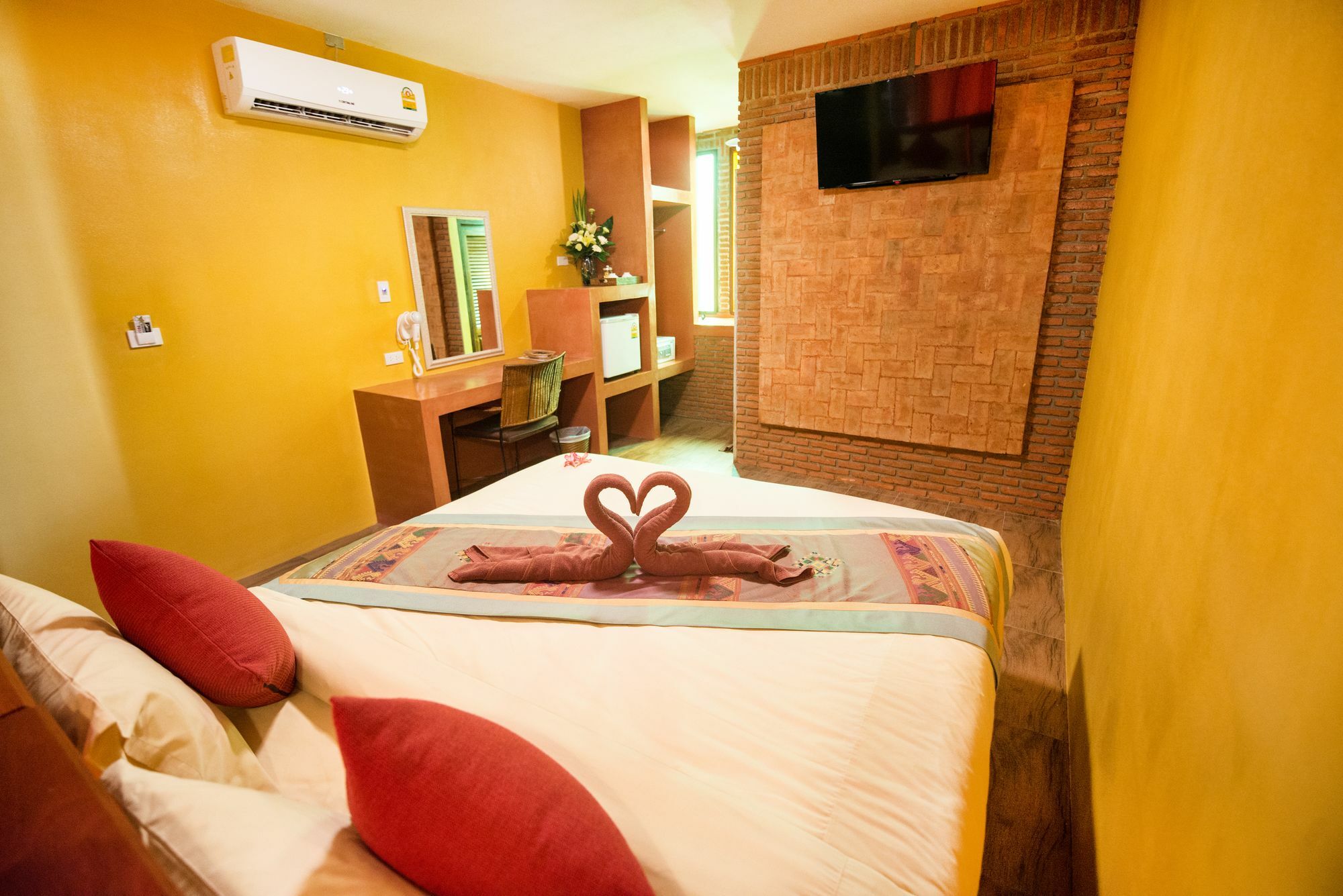 Pongphen Guesthouse - Sha Plus Certified Kanchanaburi City Exteriör bild