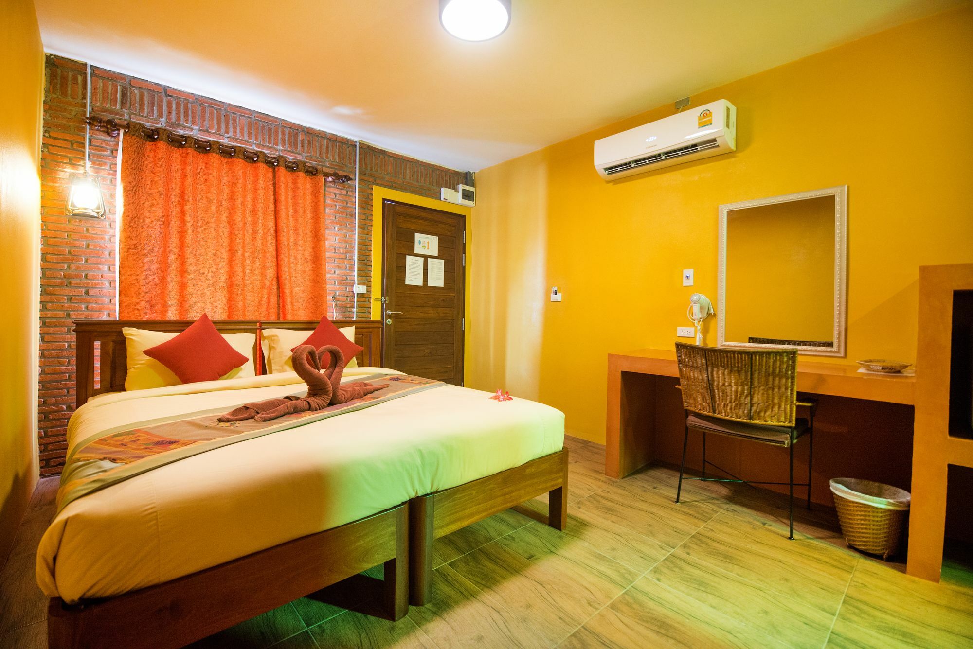 Pongphen Guesthouse - Sha Plus Certified Kanchanaburi City Exteriör bild