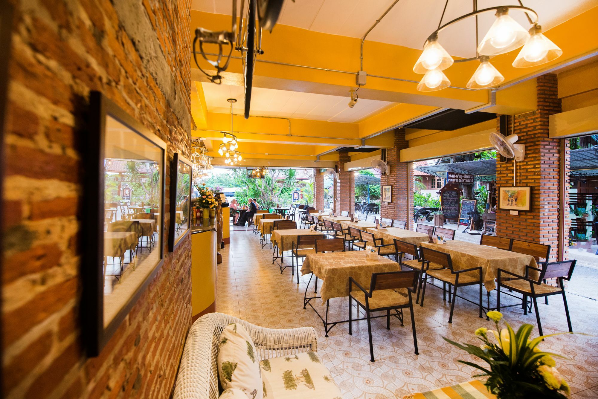 Pongphen Guesthouse - Sha Plus Certified Kanchanaburi City Exteriör bild