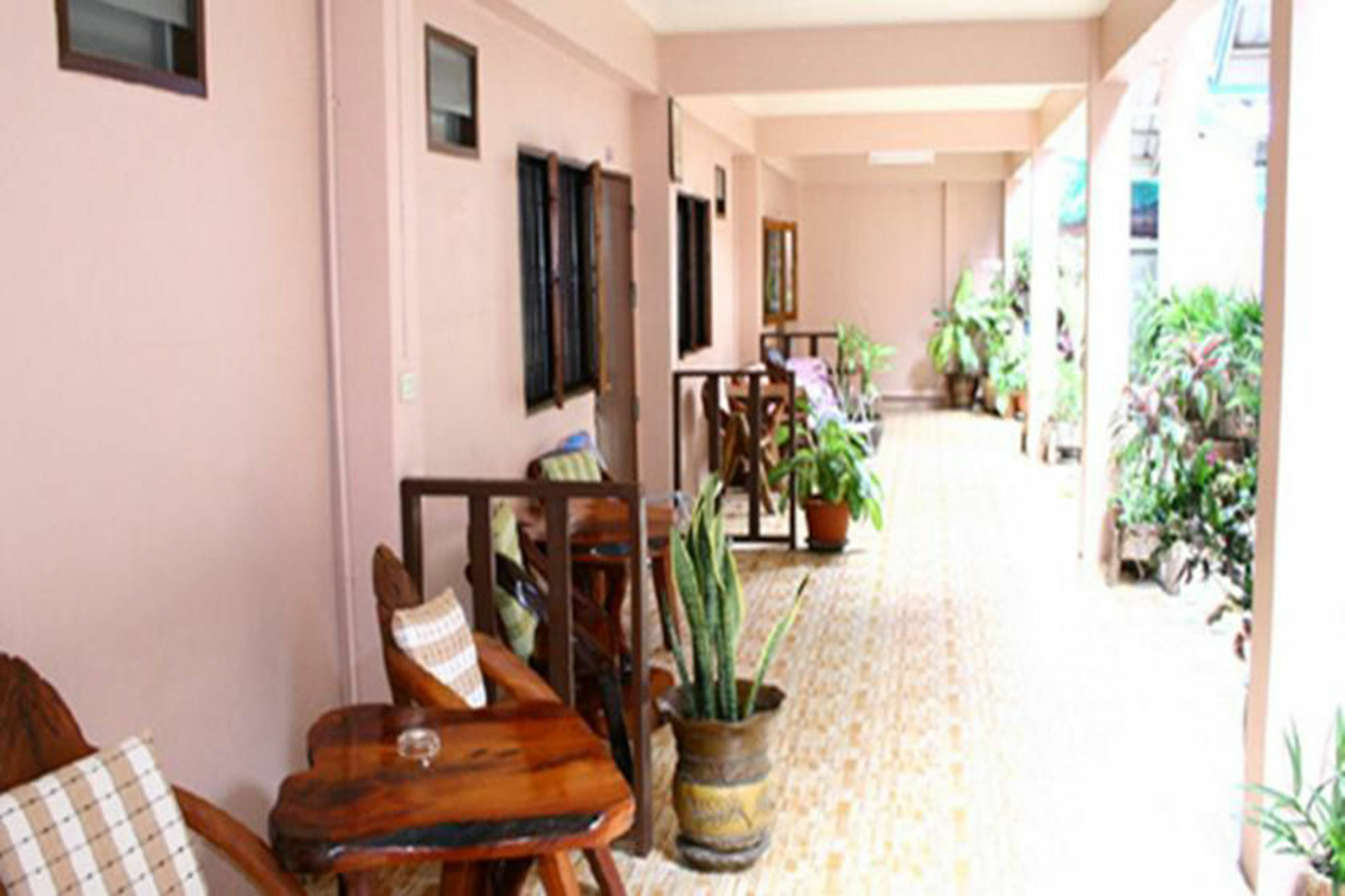 Pongphen Guesthouse - Sha Plus Certified Kanchanaburi City Exteriör bild