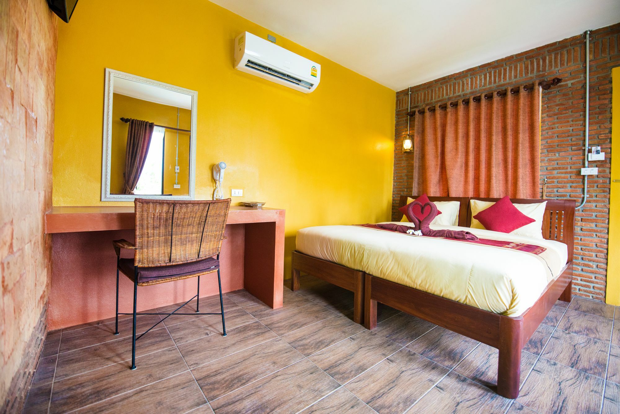 Pongphen Guesthouse - Sha Plus Certified Kanchanaburi City Exteriör bild
