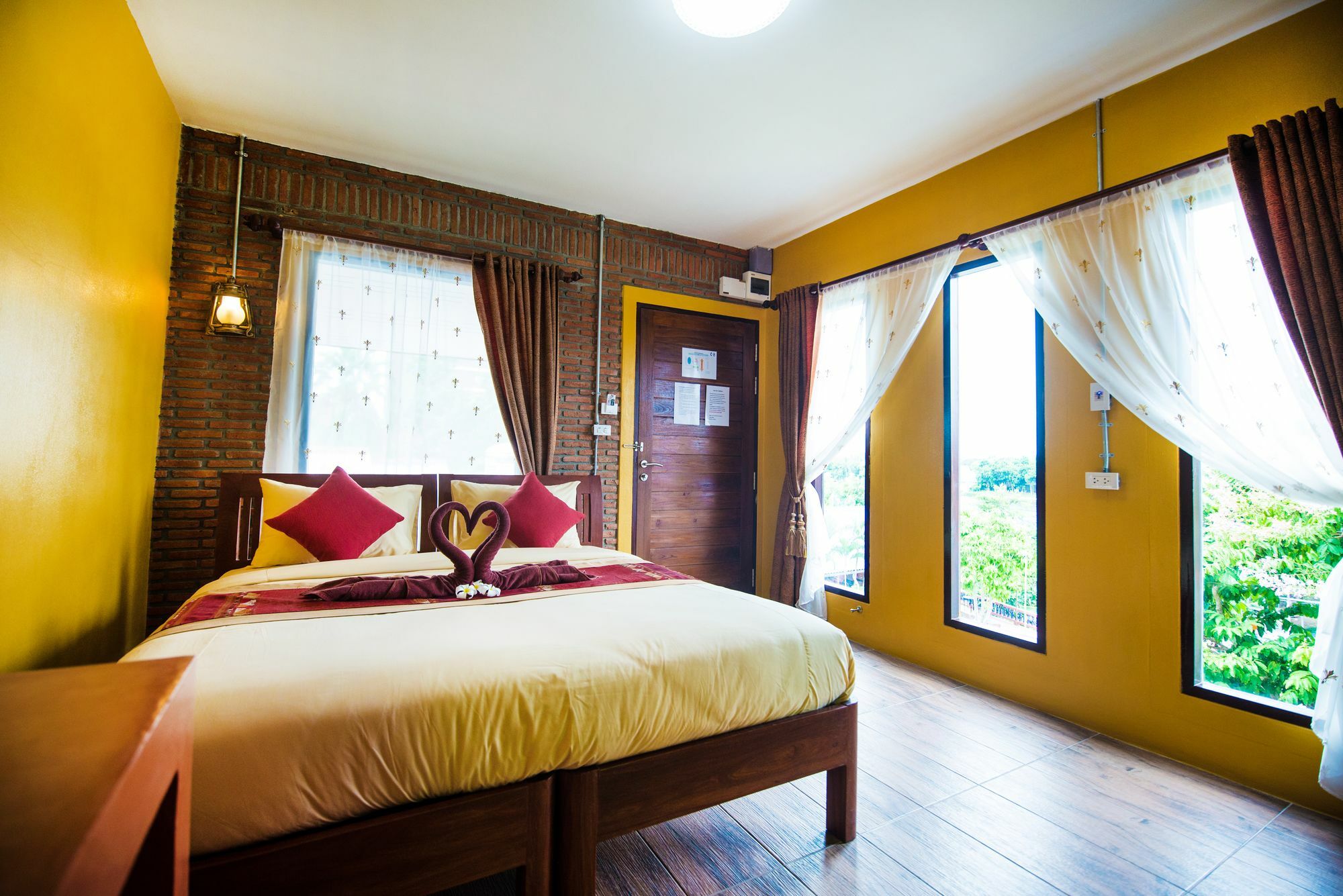 Pongphen Guesthouse - Sha Plus Certified Kanchanaburi City Exteriör bild
